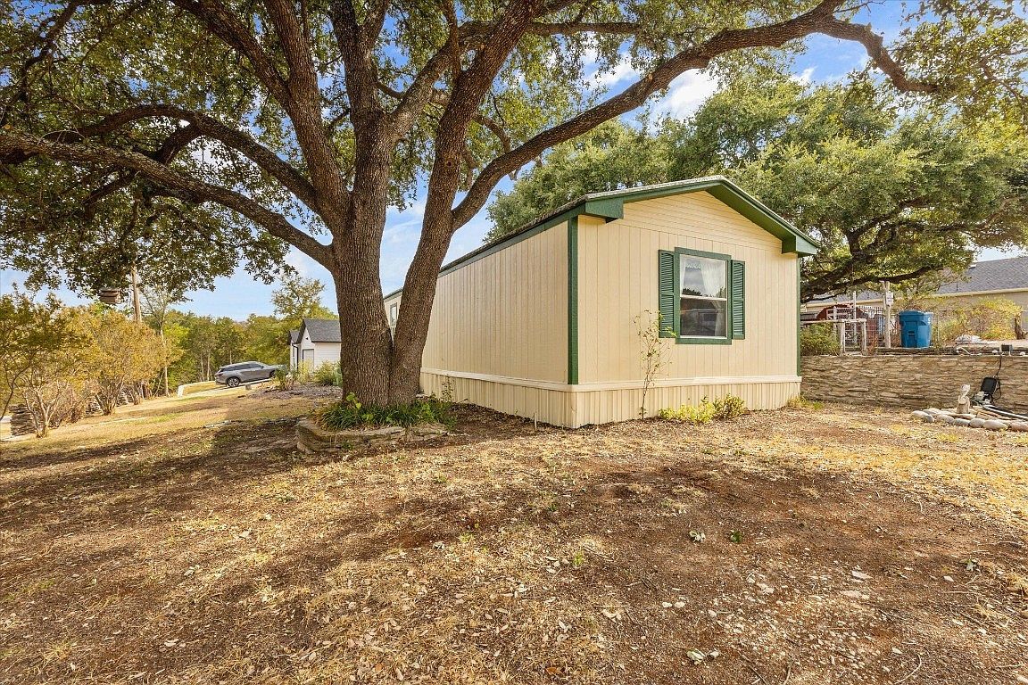 2322 Beverly Dr Granbury, TX 76048 - Thumbnail 5