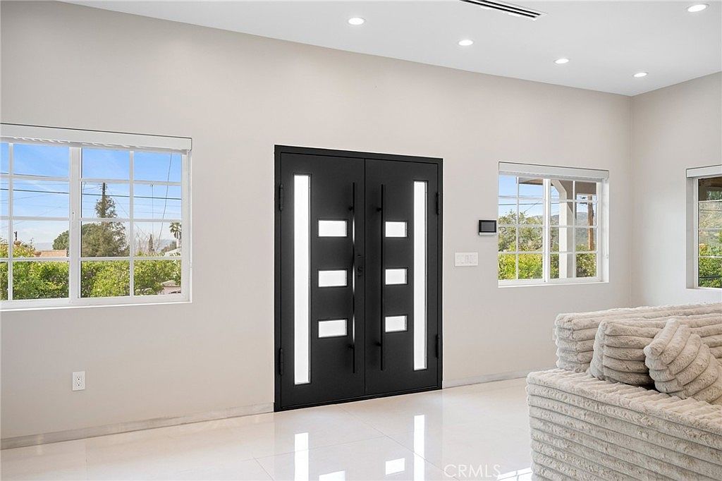 10510 Helendale Ave Tujunga, CA 91042 - Thumbnail 5