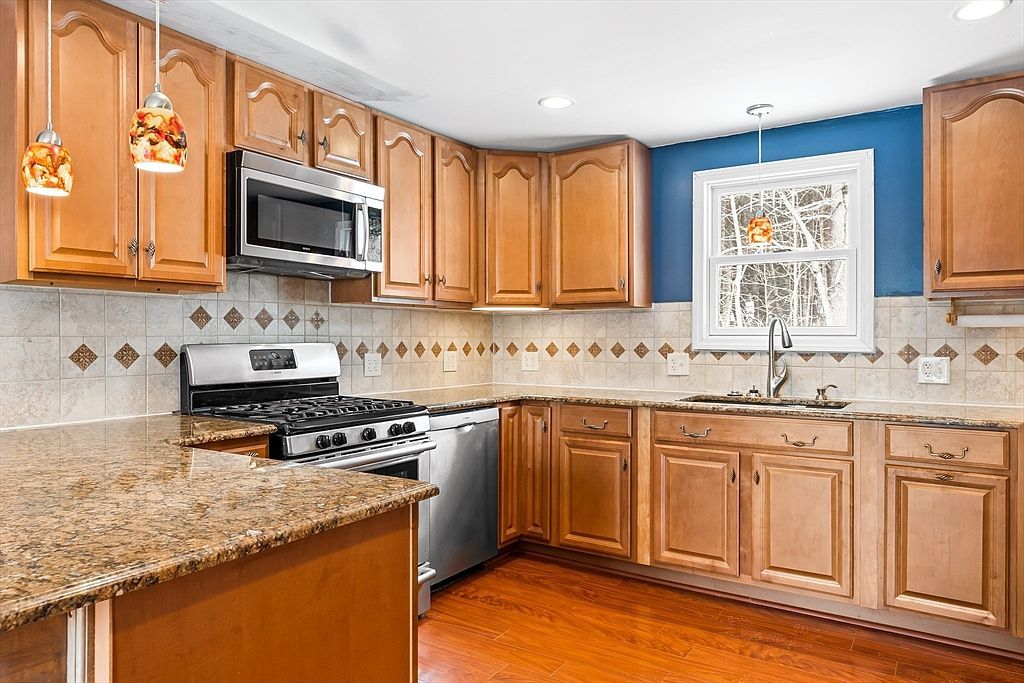 30 Cottage St Orange, MA 01364 - Thumbnail 5