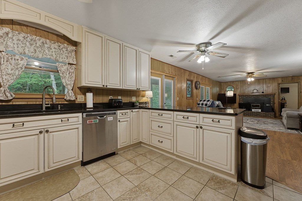 520 Wheat Field Rd Franklin, NC 28734 - Thumbnail 5