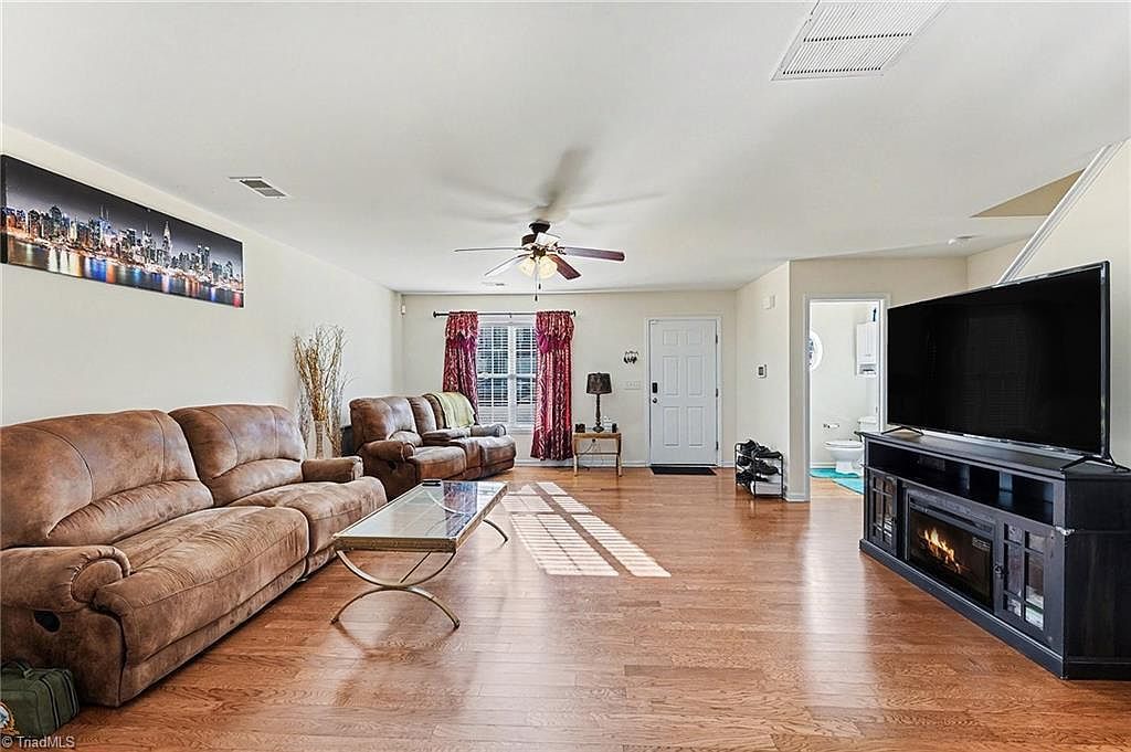 3869 Hickswood Creek Dr High Point, NC 27265 - Thumbnail 5