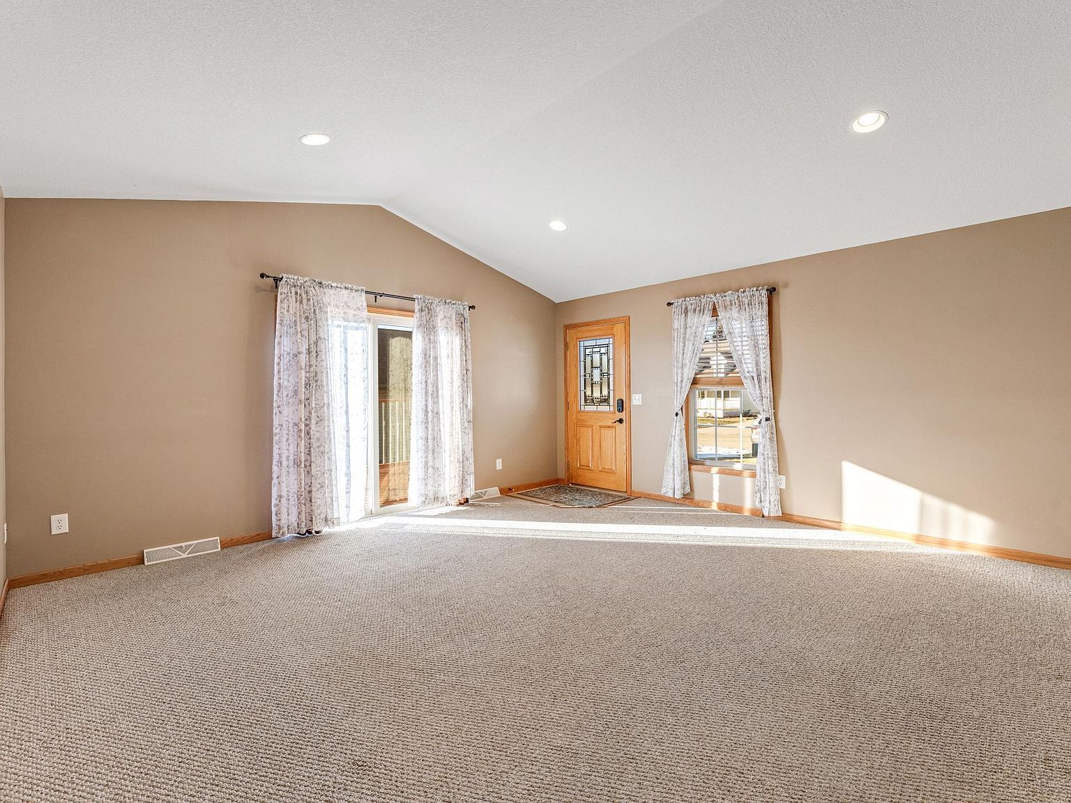 205 Park Dr Lewiston, MN 55952 - Thumbnail 5