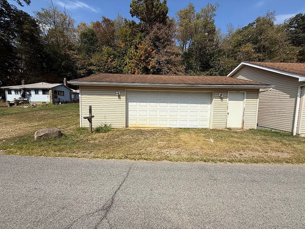 230 Causeway Dr Franklin, PA 16323 - Thumbnail 5