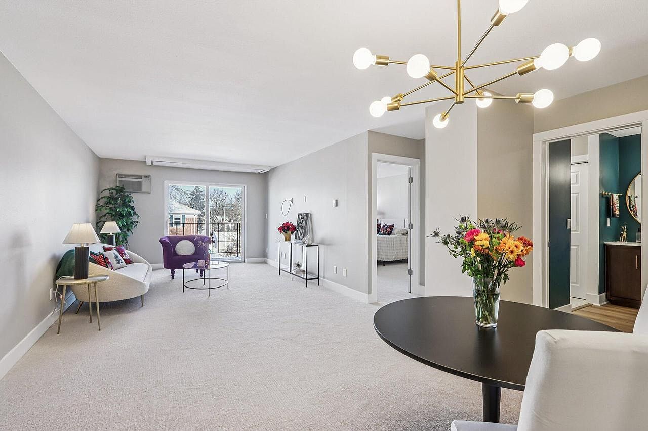 303 E Henry Clay St UNIT 306 Milwaukee, WI 53217 - Thumbnail 5