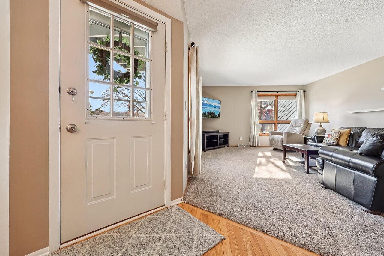 15630 W Ridge Rd New Berlin, WI 53151 - Thumbnail 5