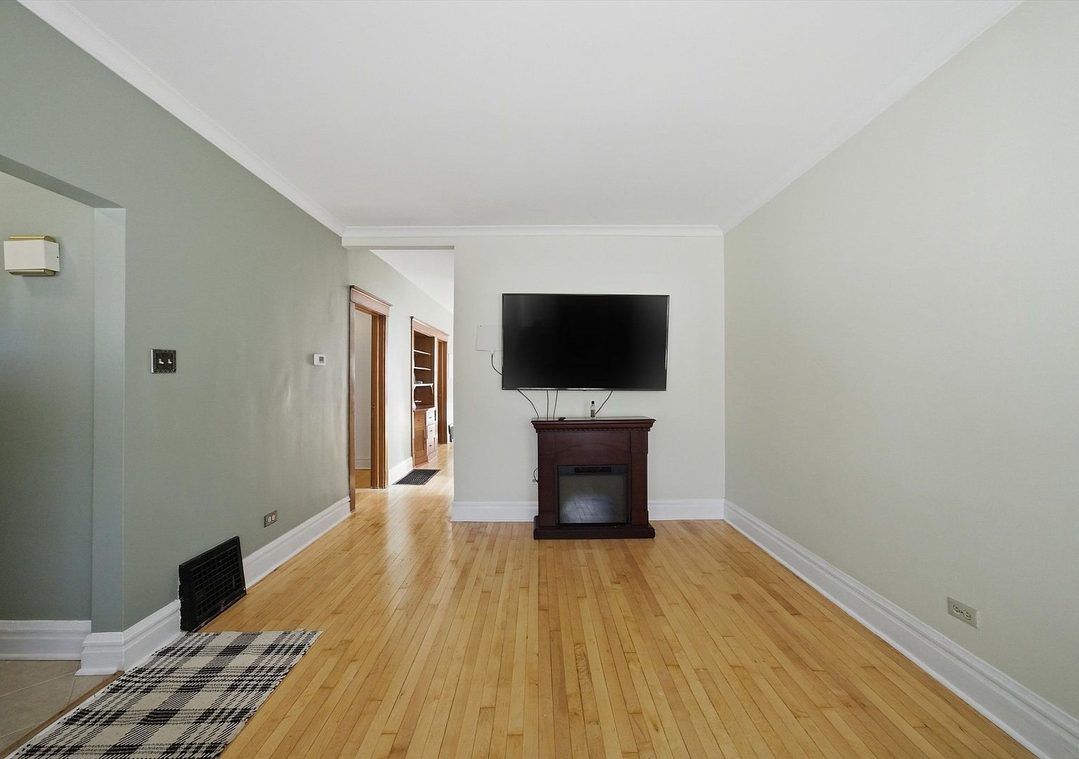 (undisclosed Address) Lyons, IL 60534 - Thumbnail 5