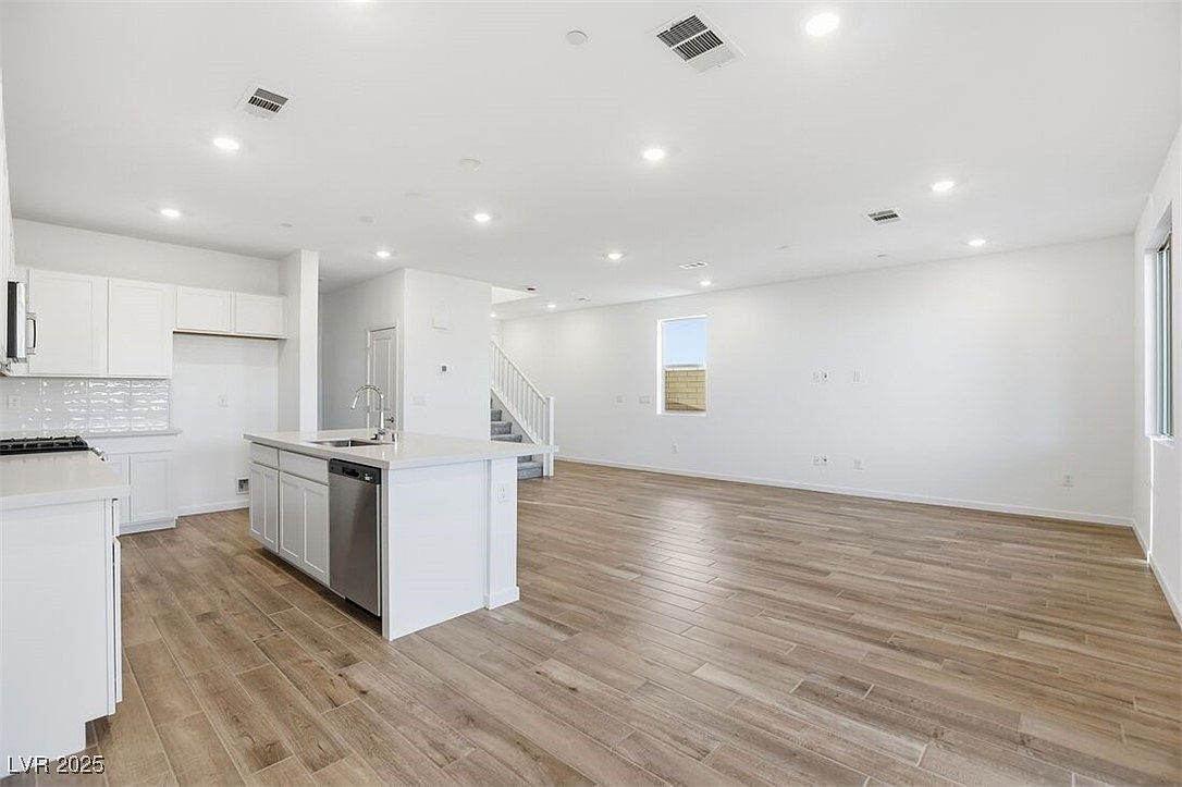 338 Adufe Ave Henderson, NV 89015 - Thumbnail 5