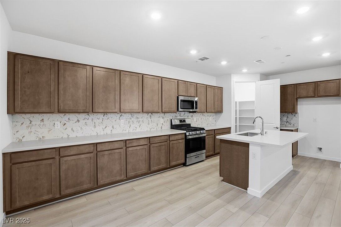 94 Tardando Ave Henderson, NV 89015 - Thumbnail 5