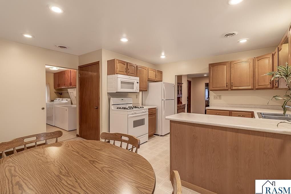 421 S Murphy St Lake Crystal, MN 56055 - Thumbnail 5