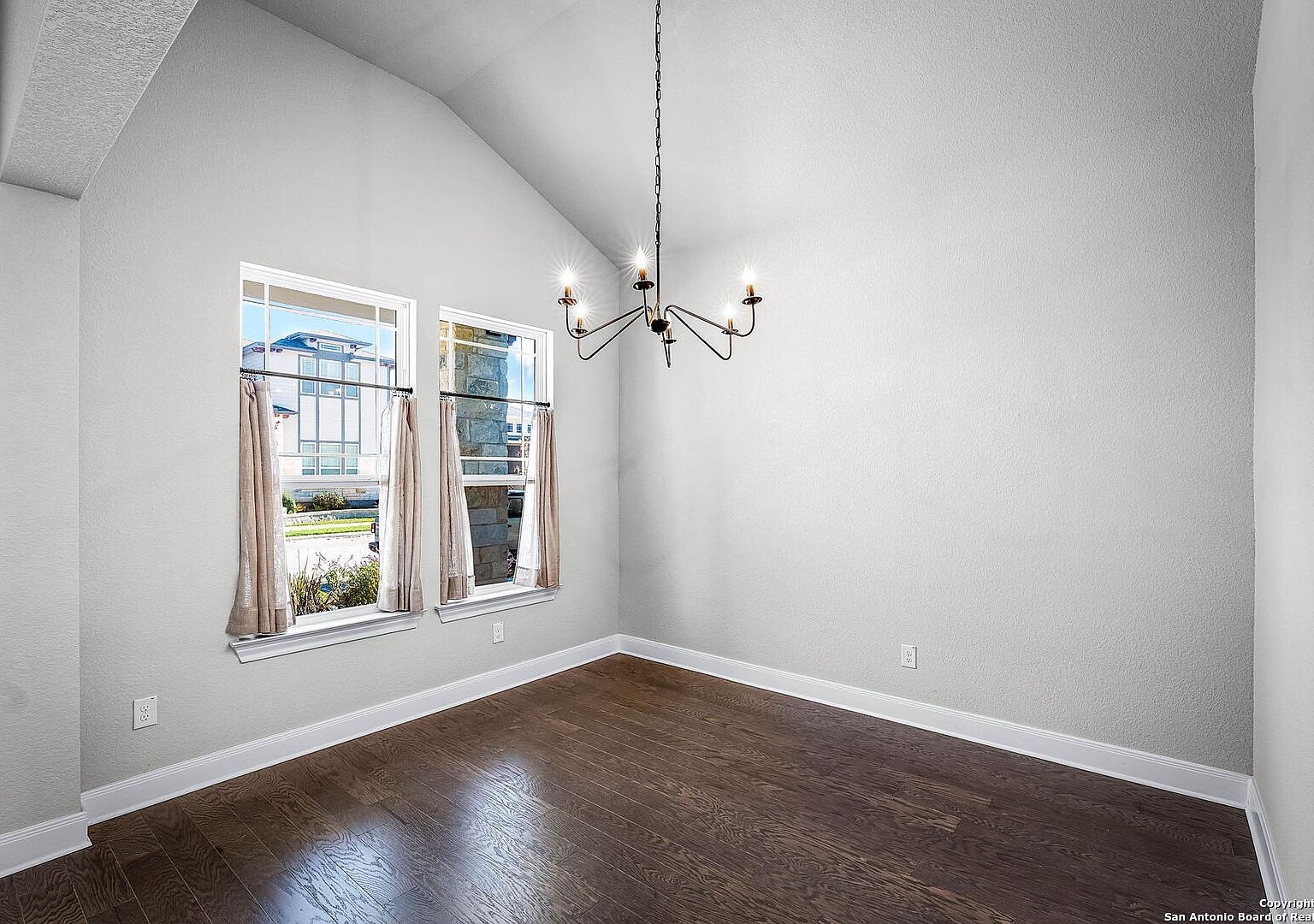 623 N Guenther Ave New Braunfels, TX 78130 - Thumbnail 5