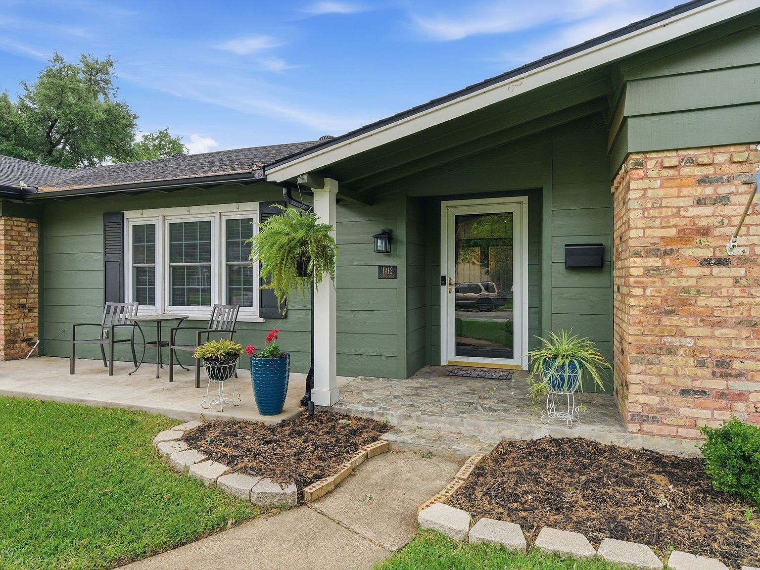 1912 Sunnybrook Dr Irving, TX 75061 - Thumbnail 5