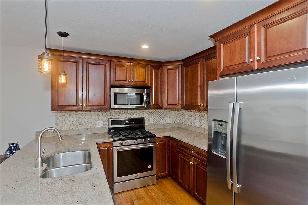 330 Haydenville Rd APT E Leeds, MA 01053 - Thumbnail 5