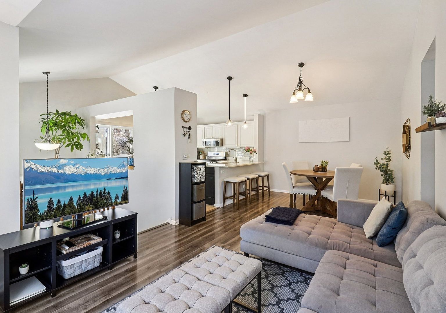 241 W Whispering Oaks Ln Round Lake, IL 60073 - Thumbnail 5