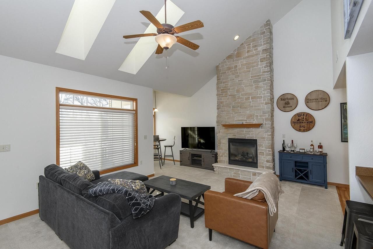 W397N5883 Autumn Woods Dr Oconomowoc, WI 53066 - Thumbnail 5