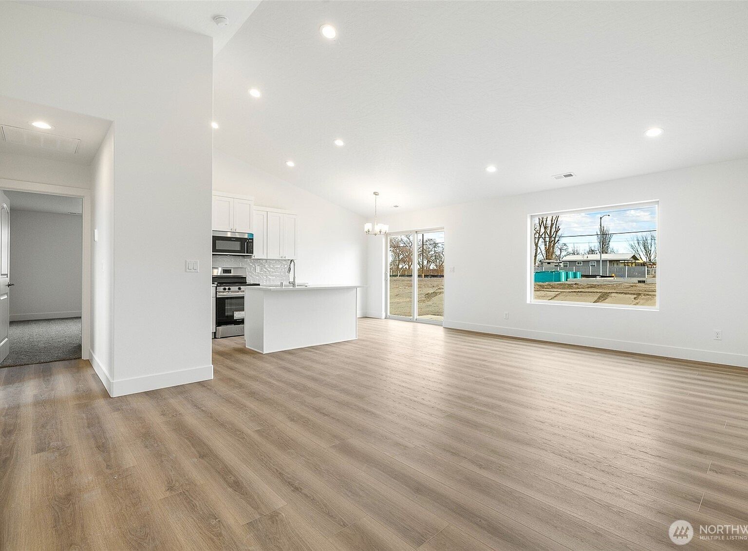 221 Lessor Loop Moses Lake, WA 98837 - Thumbnail 5