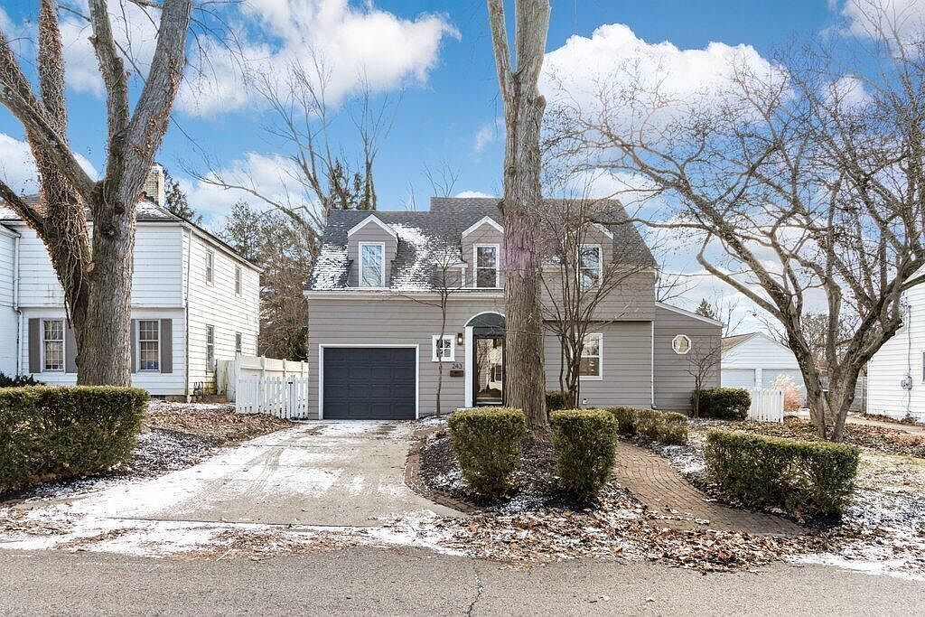 243 E Schreyer Pl Columbus, OH 43214 - Thumbnail 5