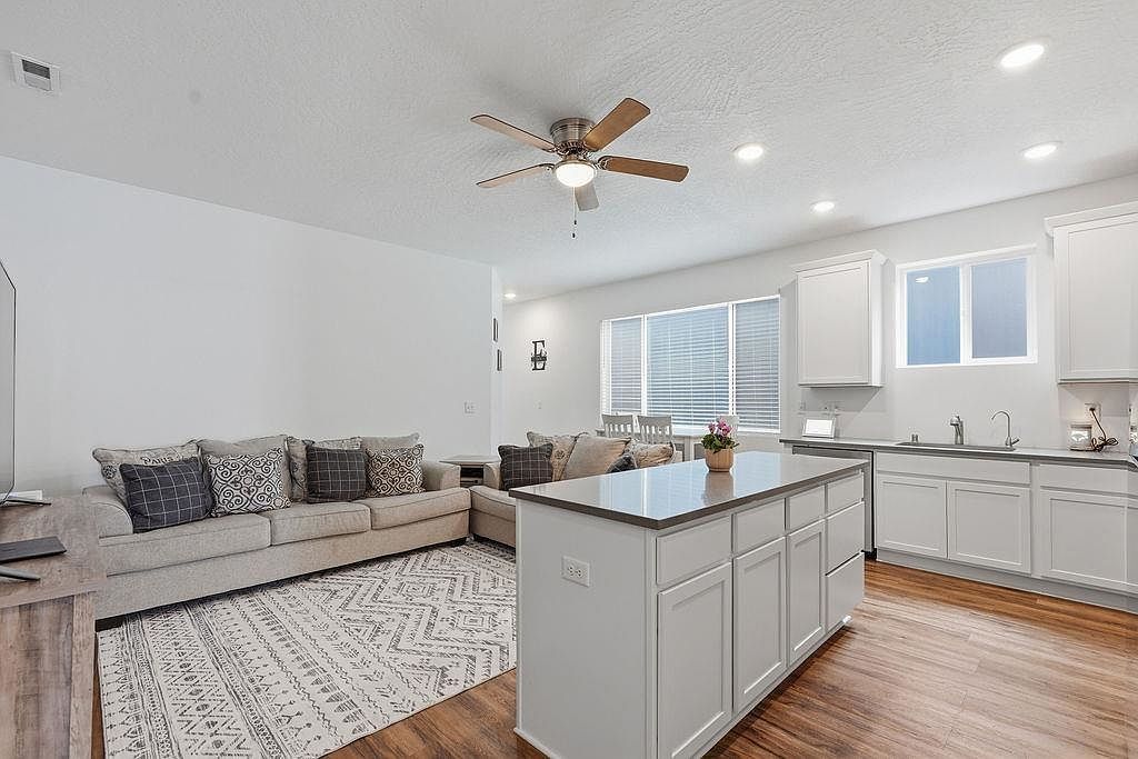 2303 E Longfellow Ave Spokane, WA 99207 - Thumbnail 5