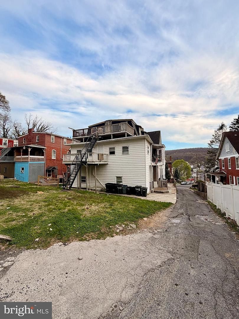 1601 Mineral Spring Rd Reading, PA 19602 - Thumbnail 5