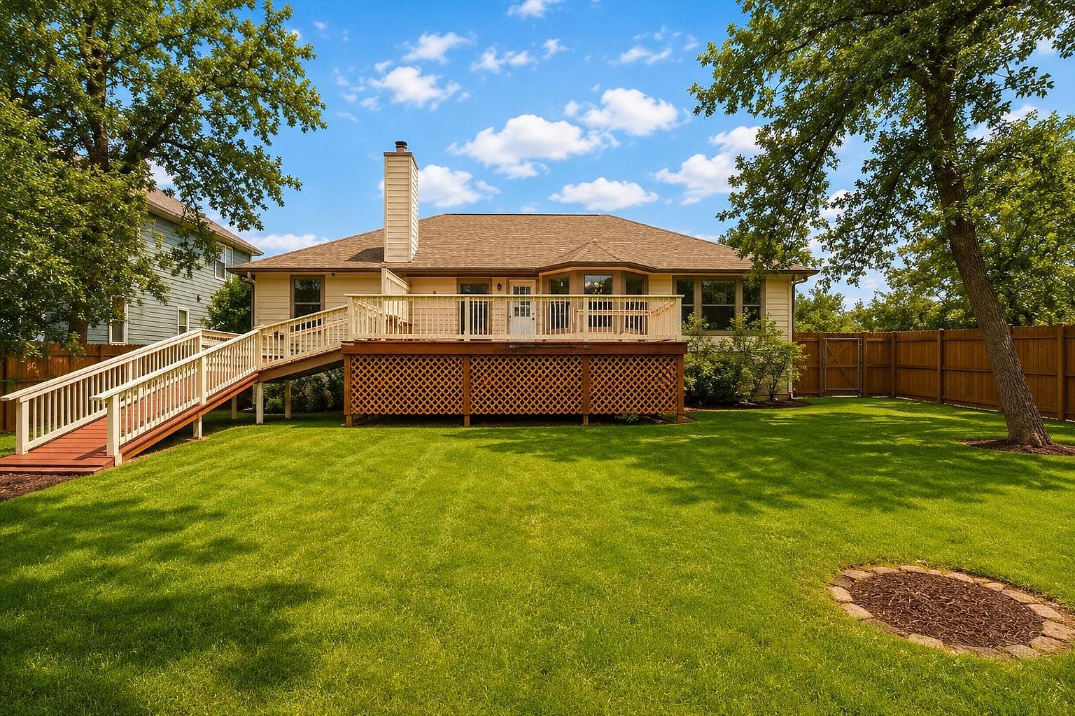 220 Ulupau Cir Bastrop, TX 78602 - Thumbnail 5