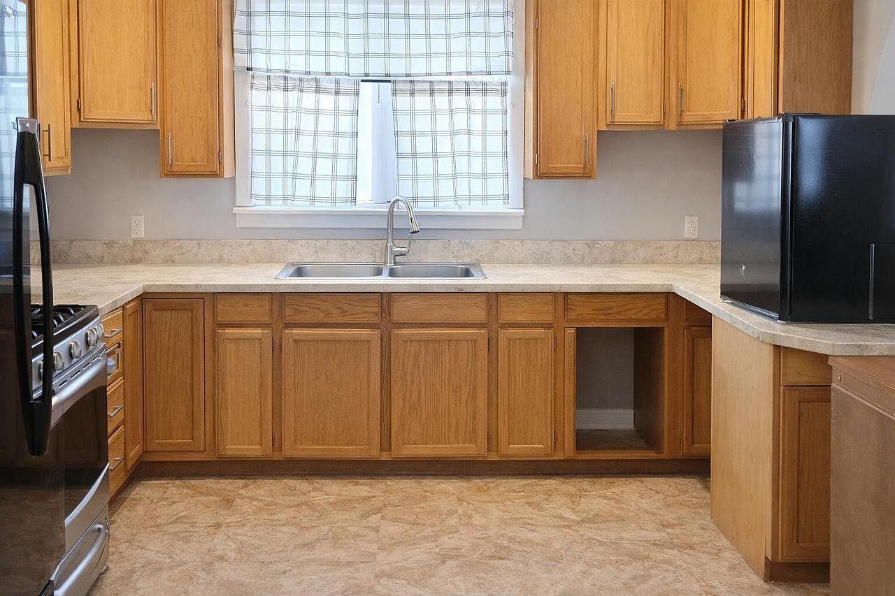 1236 Grand Ave Racine, WI 53403 - Thumbnail 5