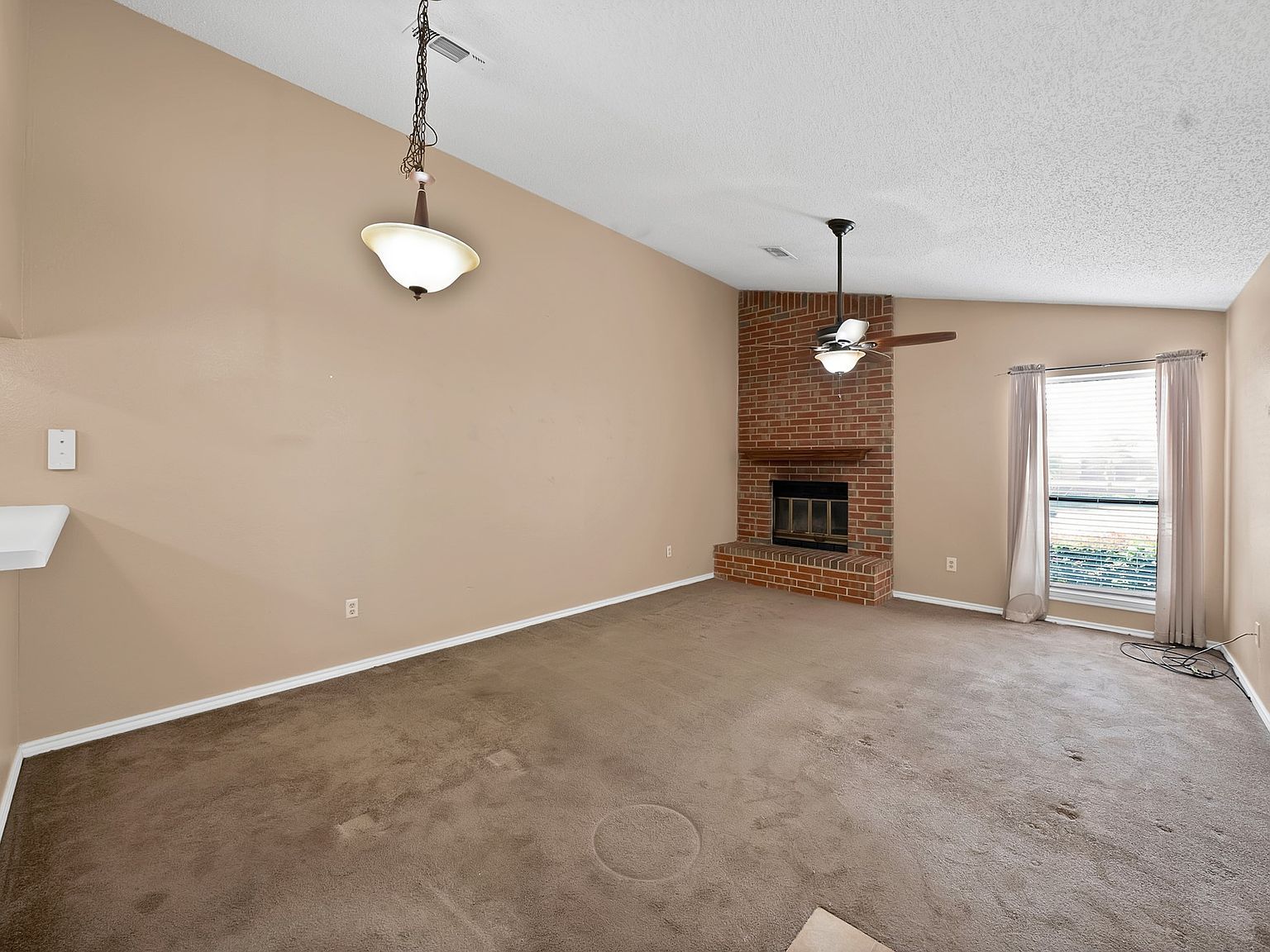 935 Cedarland Blvd Arlington, TX 76011 - Thumbnail 5