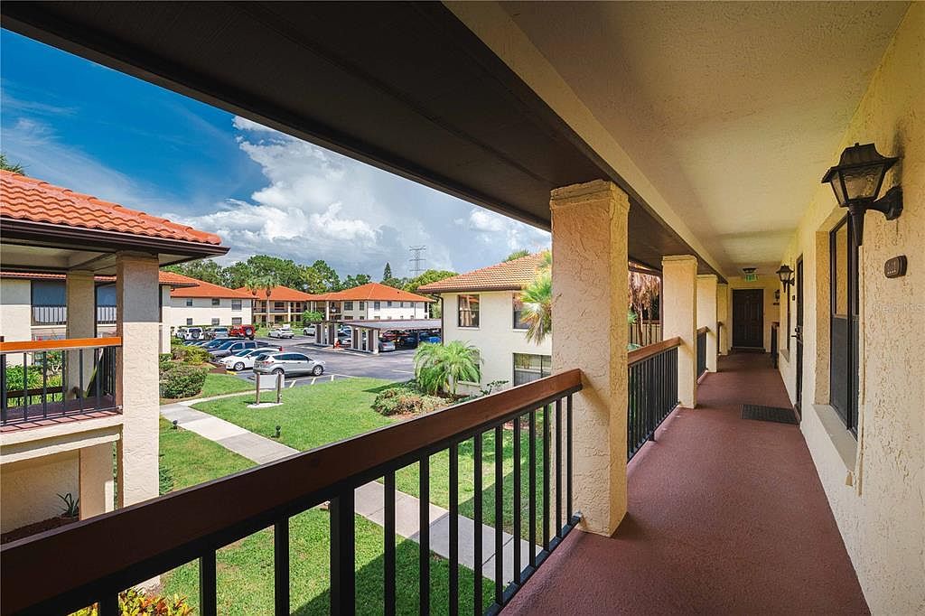 1109 Hammock Pine Blvd Clearwater, FL 33761 - Thumbnail 5