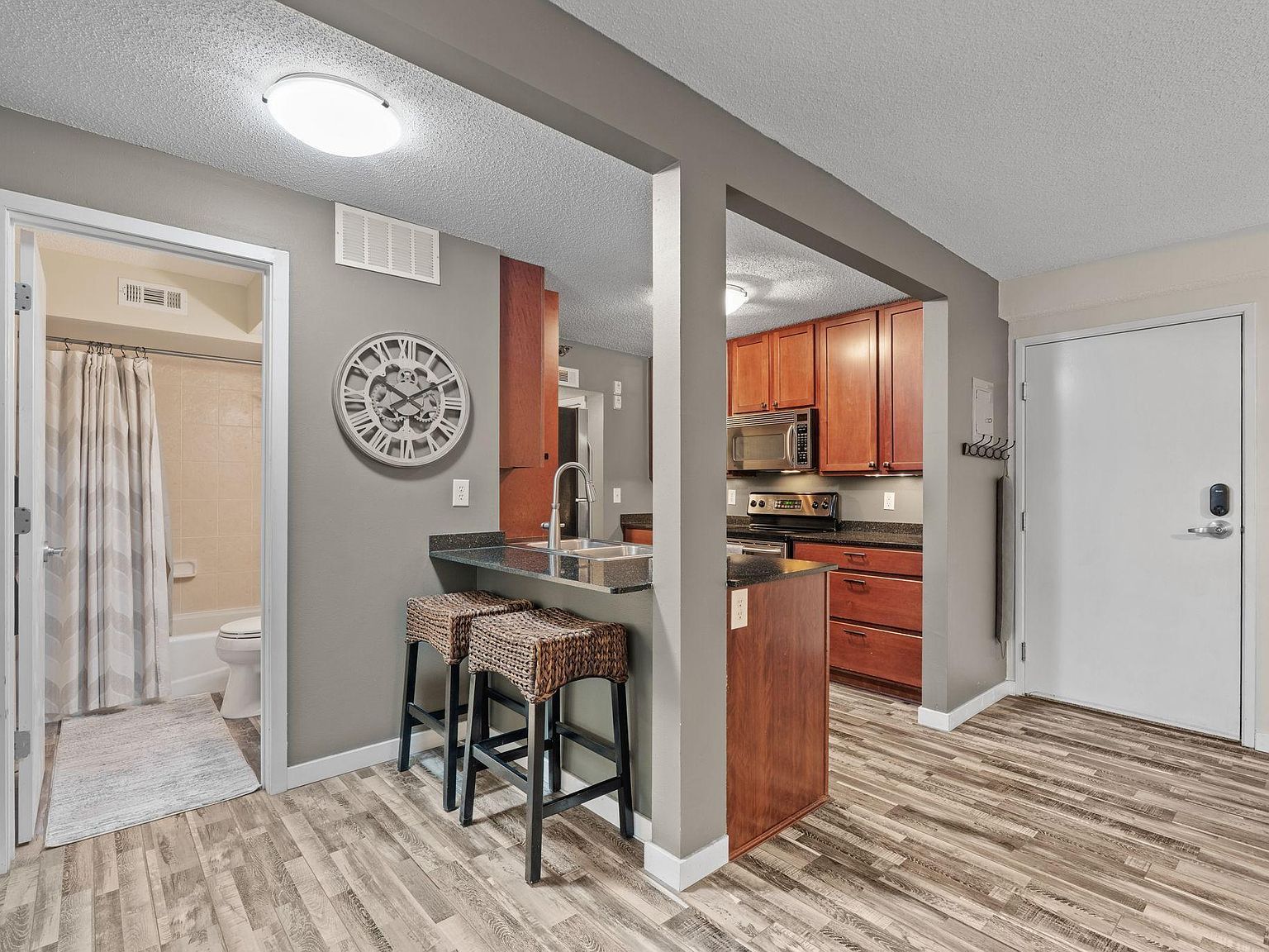 52 Groveland Ter Unit 108 Minneapolis, MN 55403 - Thumbnail 5