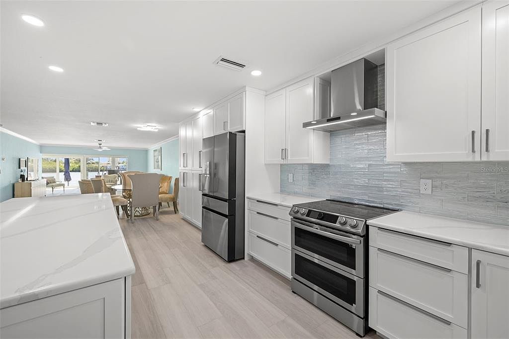 328 Boca Ciega Point Blvd S Saint Petersburg, FL 33708 - Thumbnail 5