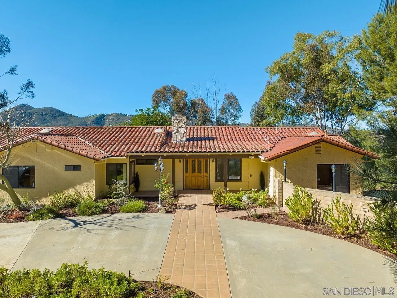 2665 Kauana Loa Dr Escondido, CA 92029 - Thumbnail 5