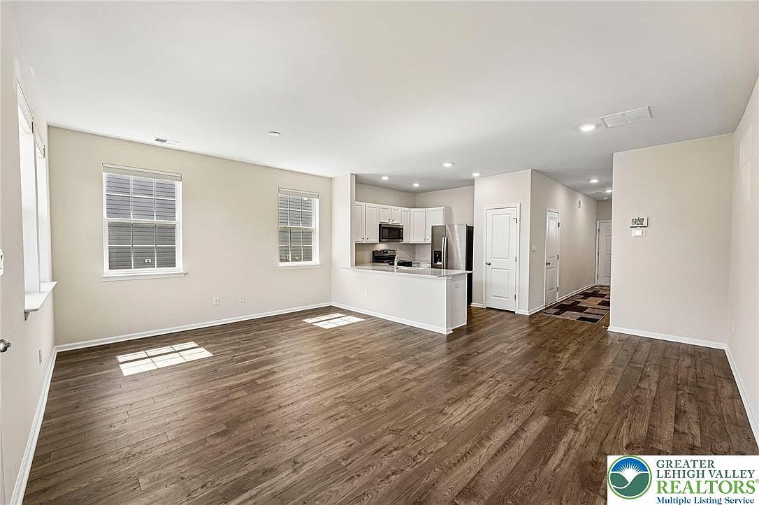 884 Still Waters Ln Pennsburg, PA 18073 - Thumbnail 5