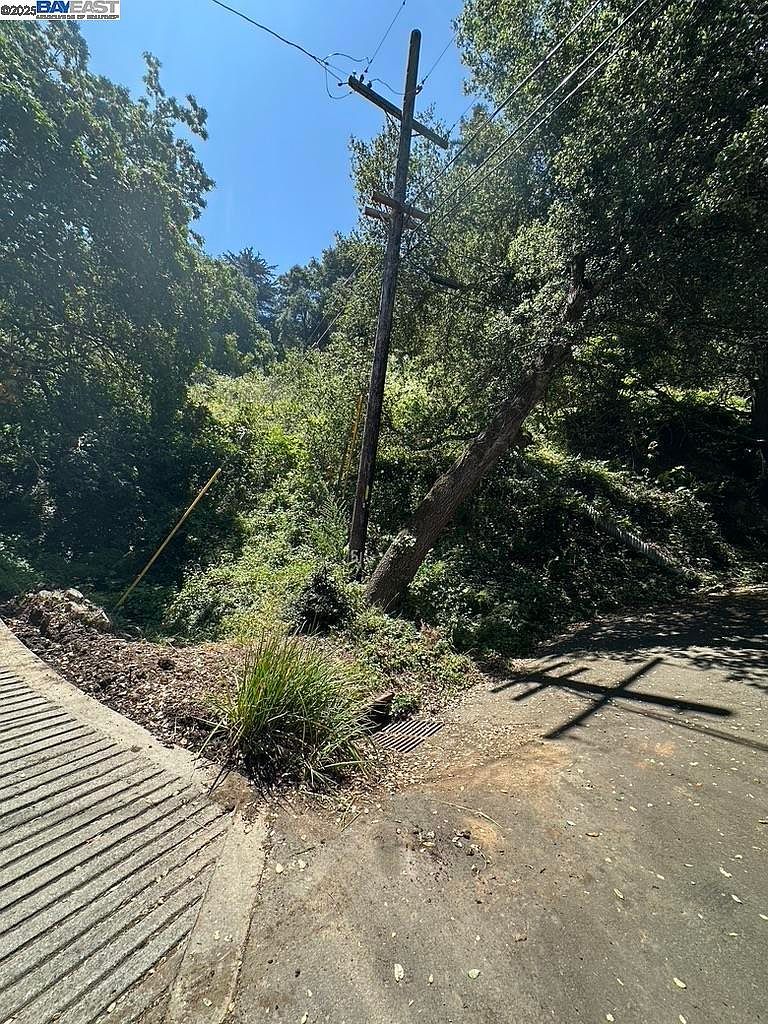 Chelton Dr Oakland, CA 94611 - Thumbnail 5