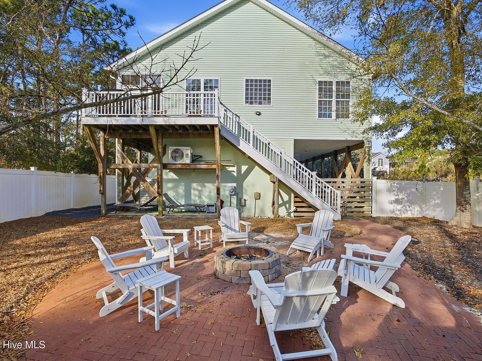 122 NE 12th St Oak Island, NC 28465 - Thumbnail 5