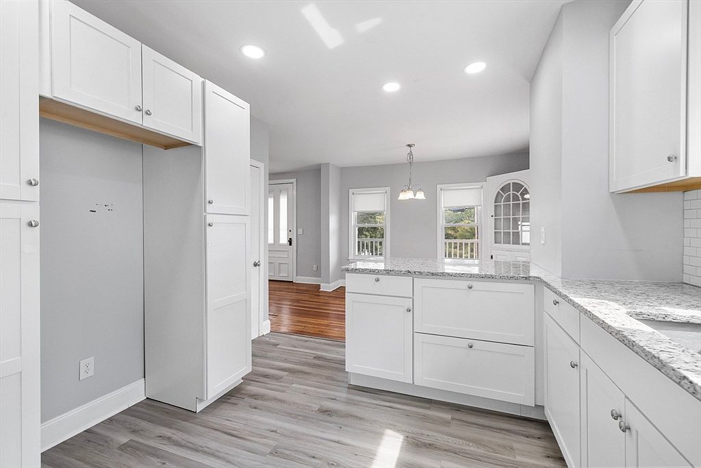 117 Gorham St Chelmsford, MA 01824 - Thumbnail 5