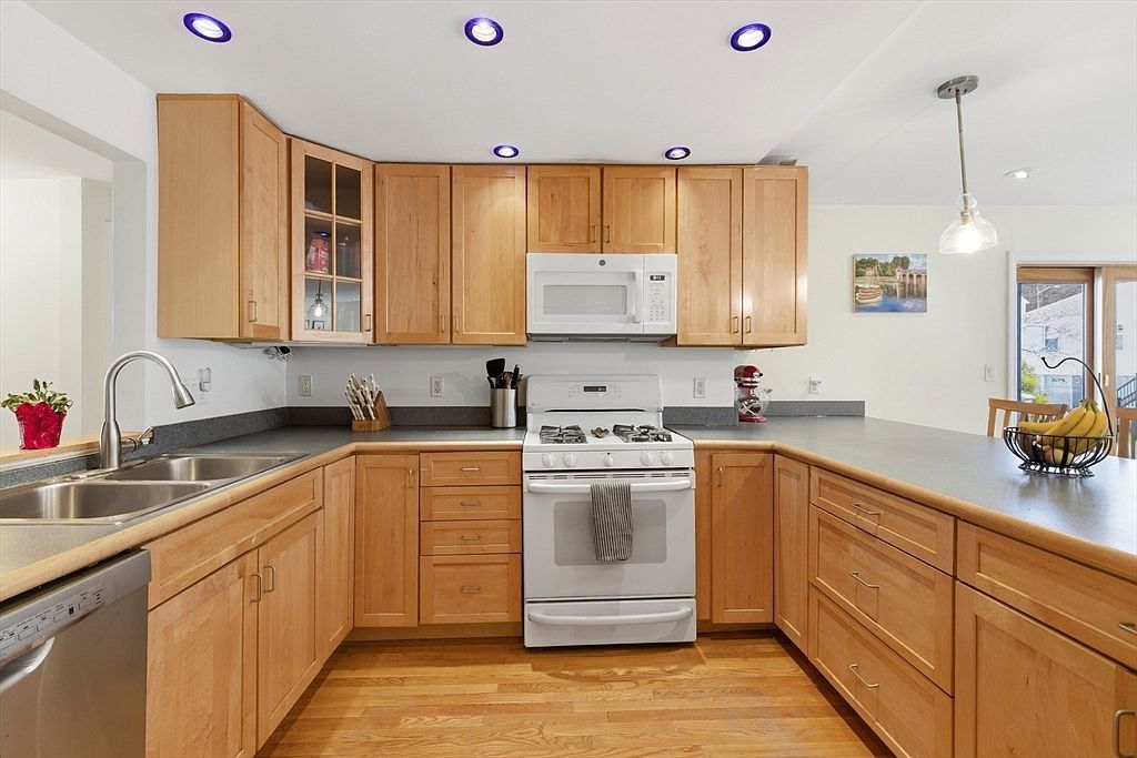 15 Ellison Rd Lexington, MA 02420 - Thumbnail 5