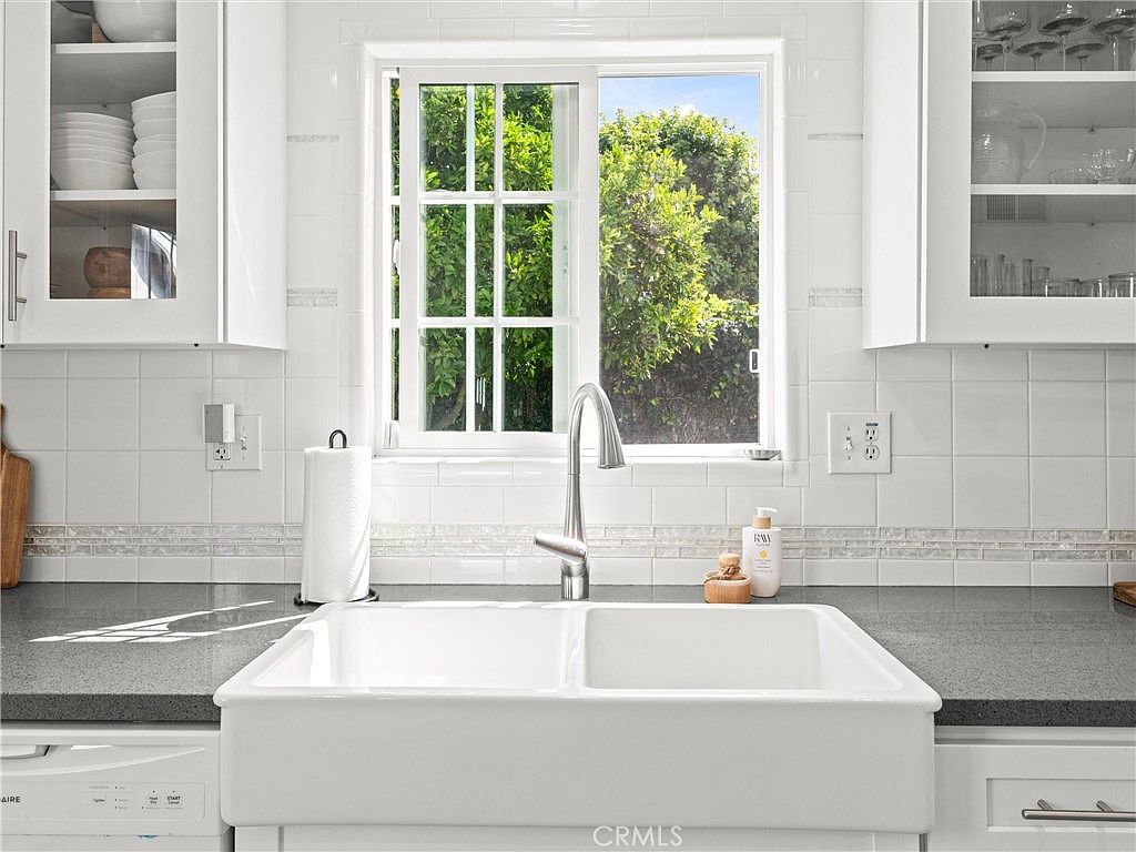 17102 Kampen Ln Huntington Beach, CA 92647 - Thumbnail 5