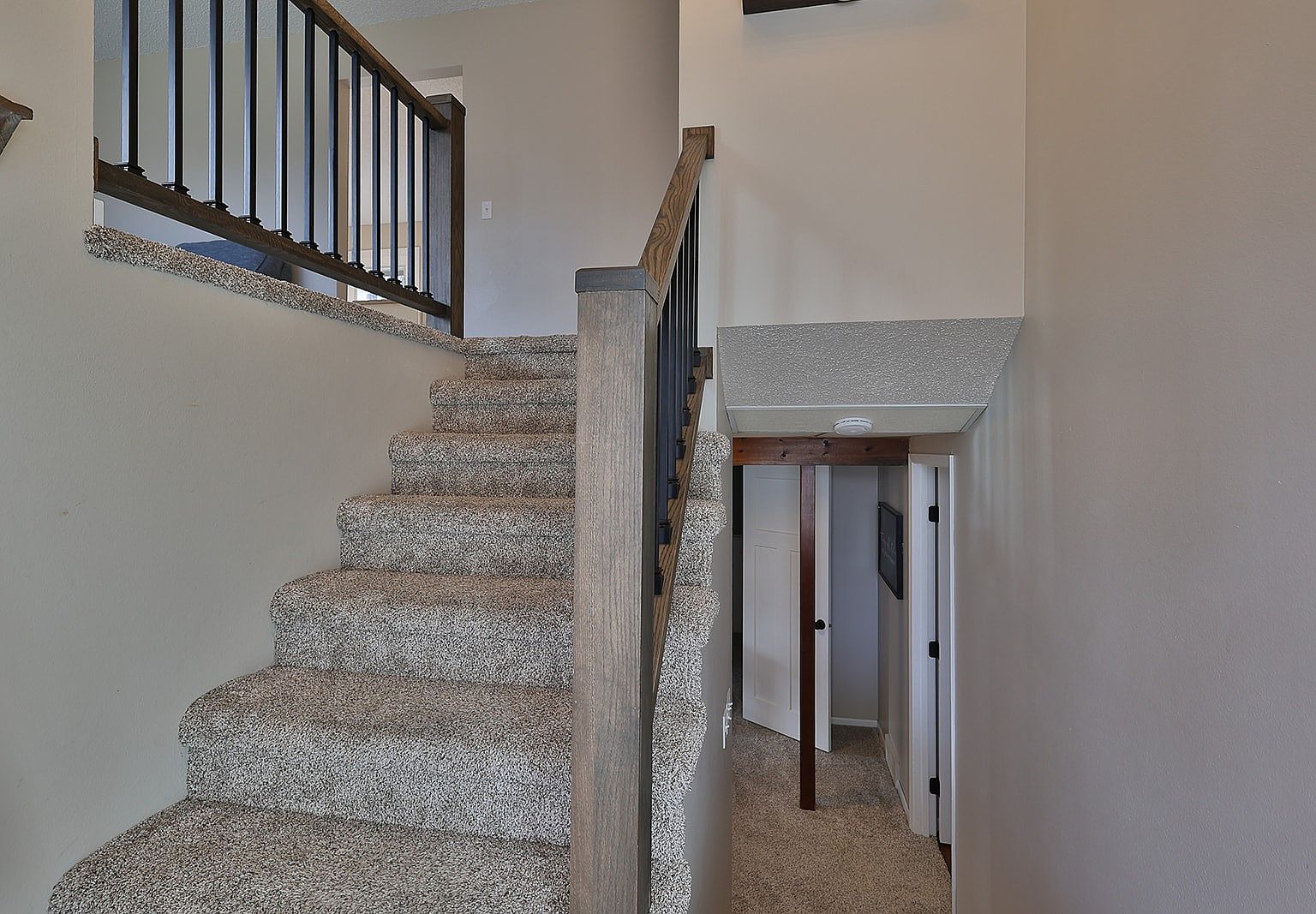 912 Park Ln Pella, IA 50219 - Thumbnail 5