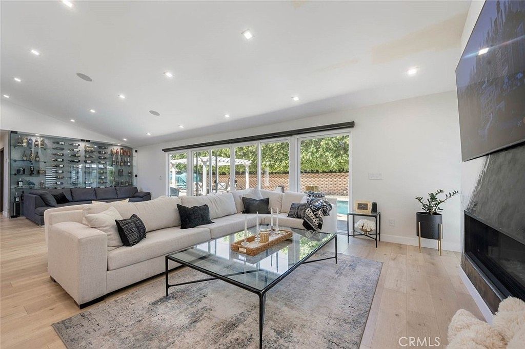 17043 Gunther St Granada Hills, CA 91344 - Thumbnail 5