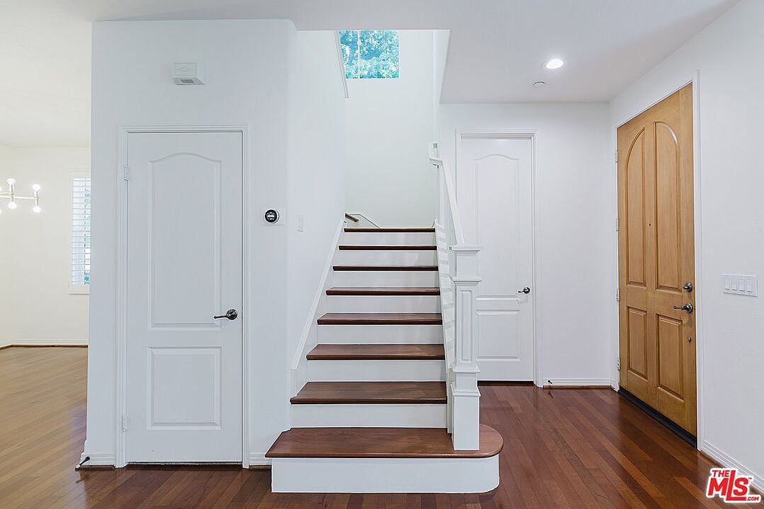 453 N Altadena Dr Unit 8 Pasadena, CA 91107 - Thumbnail 5