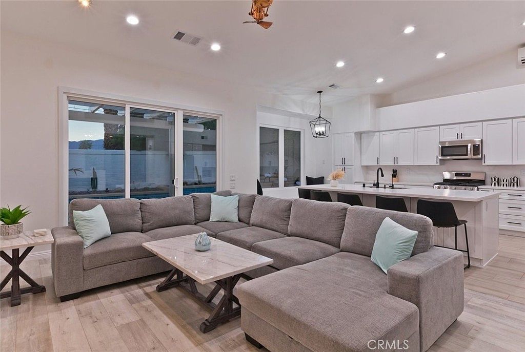 1105 E Via San Michael Rd Palm Springs, CA 92262 - Thumbnail 5