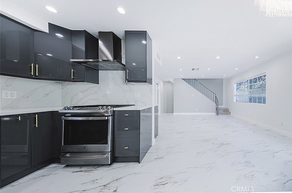 10274 Tujunga Canyon Blvd APT 4 Tujunga, CA 91042 - Thumbnail 5