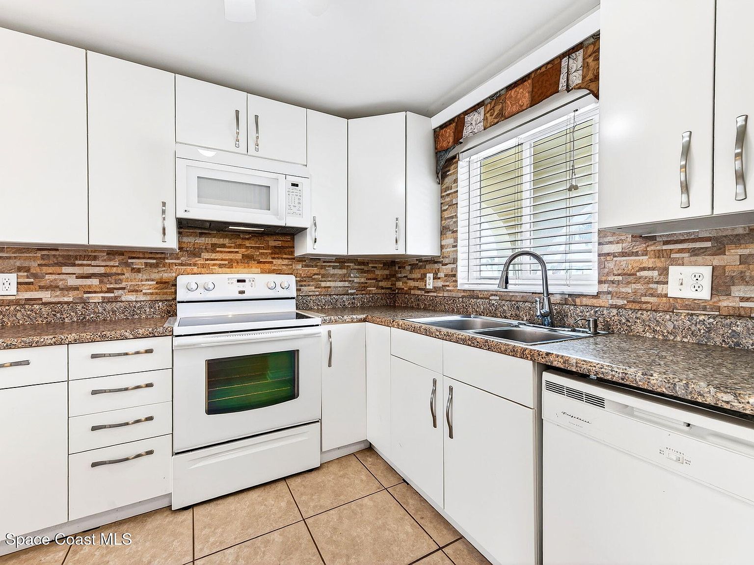 201 Saint Lucie Ln APT 810 Cocoa Beach, FL 32931 - Thumbnail 5