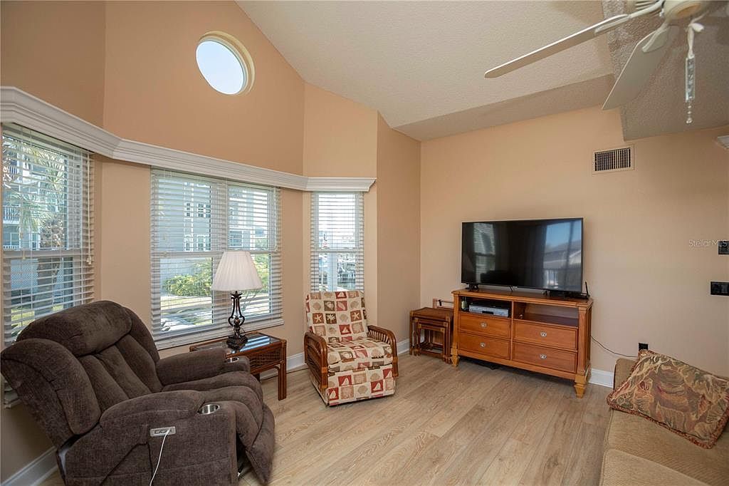 5712 Biscayne Ct APT 101 New Port Richey, FL 34652 - Thumbnail 5