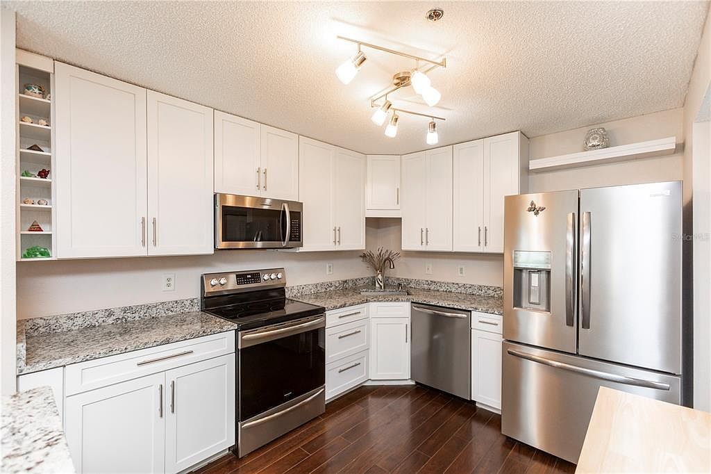 5727 Biscayne Ct APT 209 New Port Richey, FL 34652 - Thumbnail 5