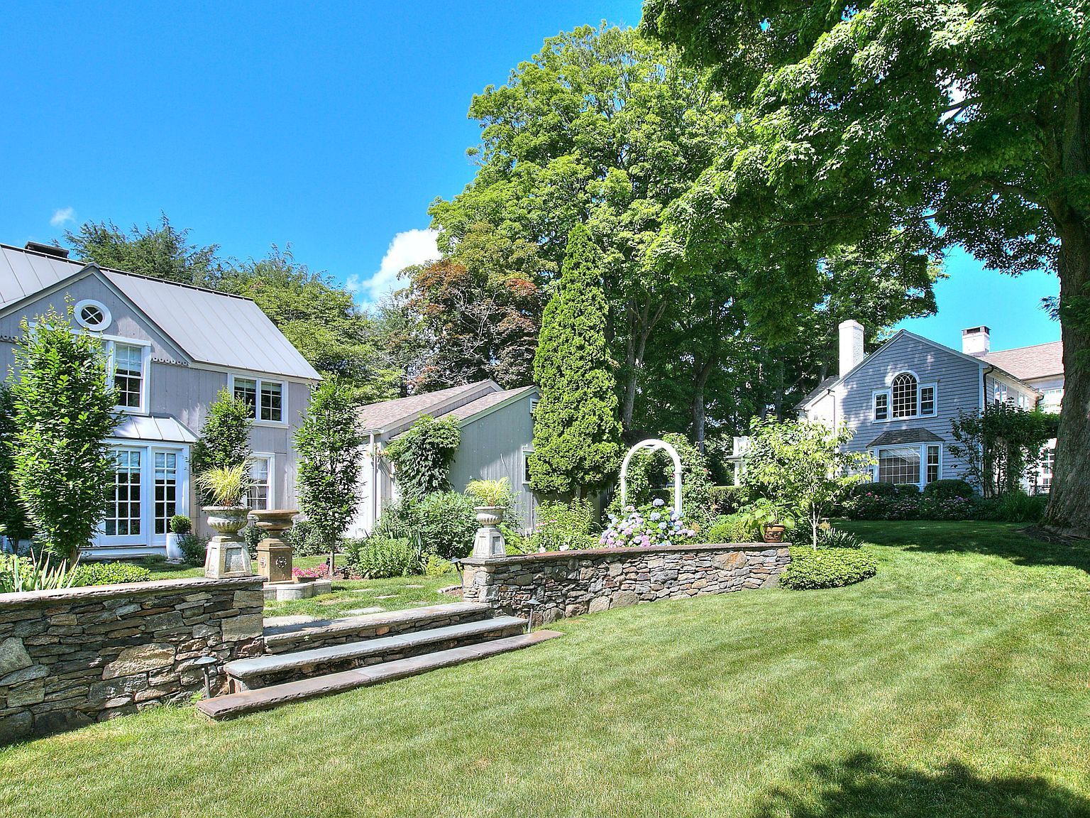 2683 Bronson Rd Fairfield, CT 06824 - Thumbnail 5