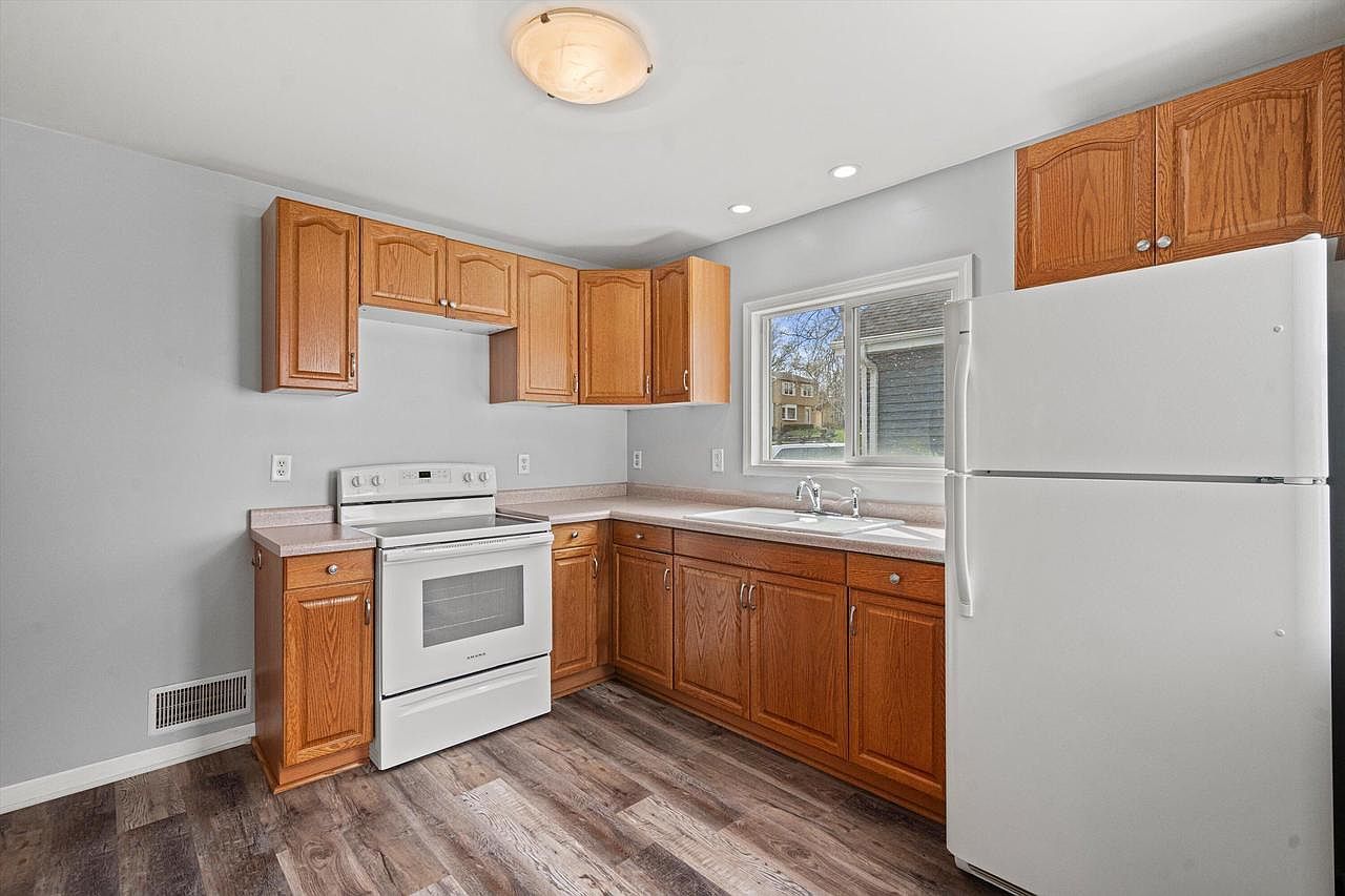 527 N 114th St Wauwatosa, WI 53226 - Thumbnail 5