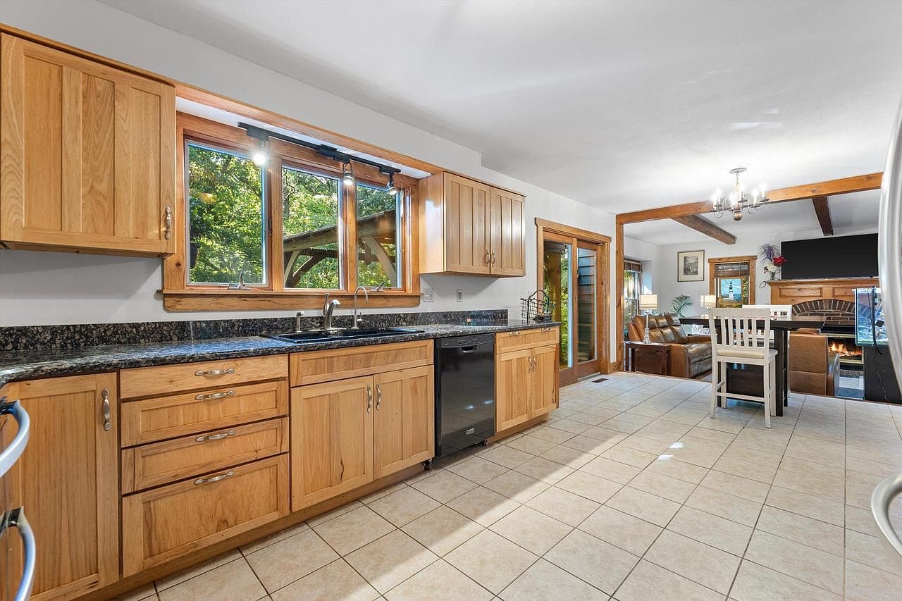 W326S1480 Forest Hills Dr Delafield, WI 53018 - Thumbnail 5