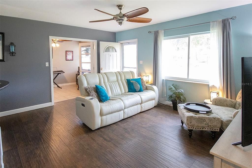 1725 Bradshaw Ln N Saint Petersburg, FL 33710 - Thumbnail 5