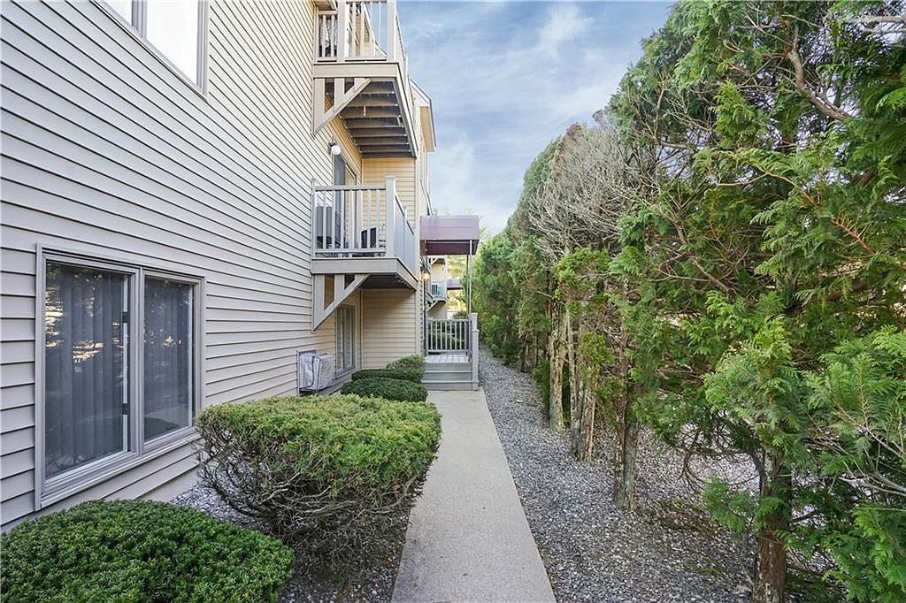 79 Village Ct West Warwick, RI 02893 - Thumbnail 5