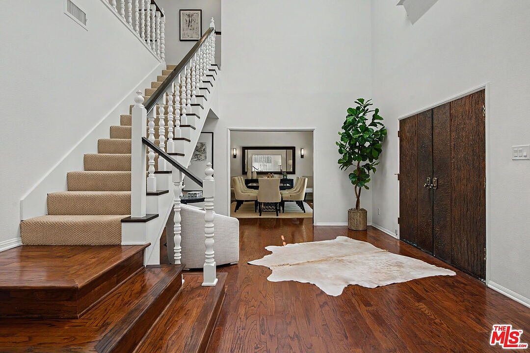2411 Benedict Canyon Dr Beverly Hills, CA 90210 - Thumbnail 5