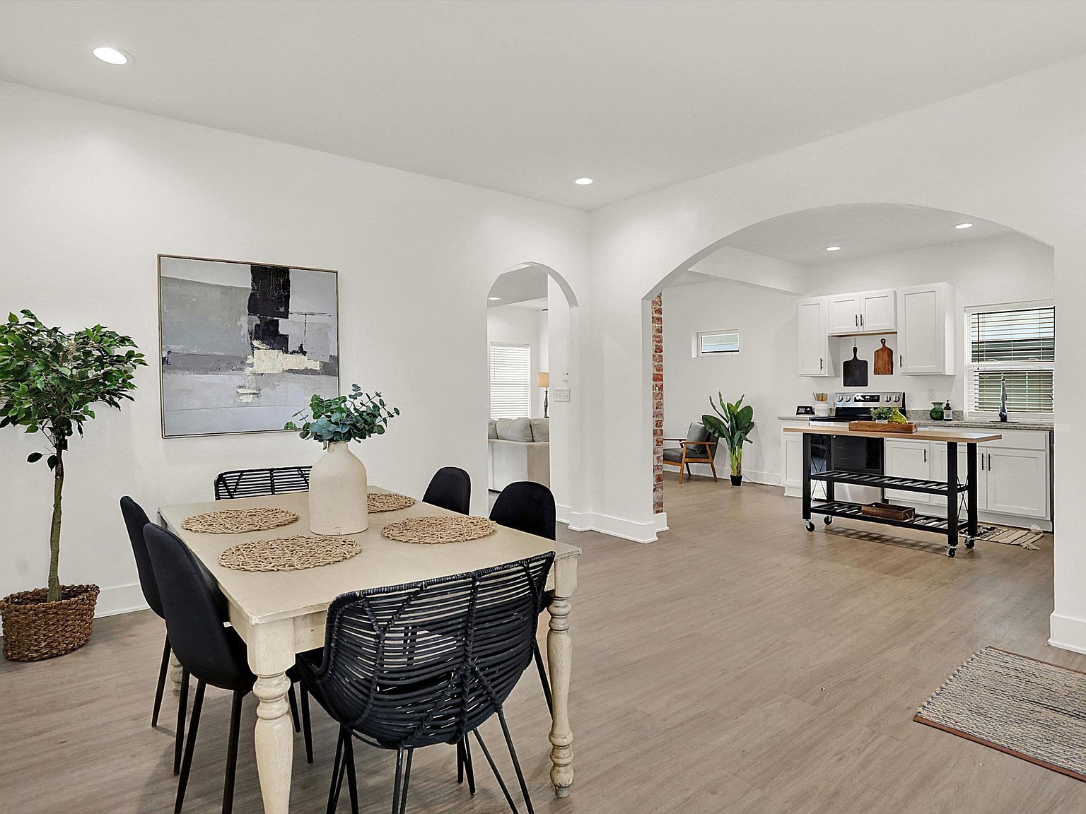 1439 Deloss St Indianapolis, IN 46201 - Thumbnail 5